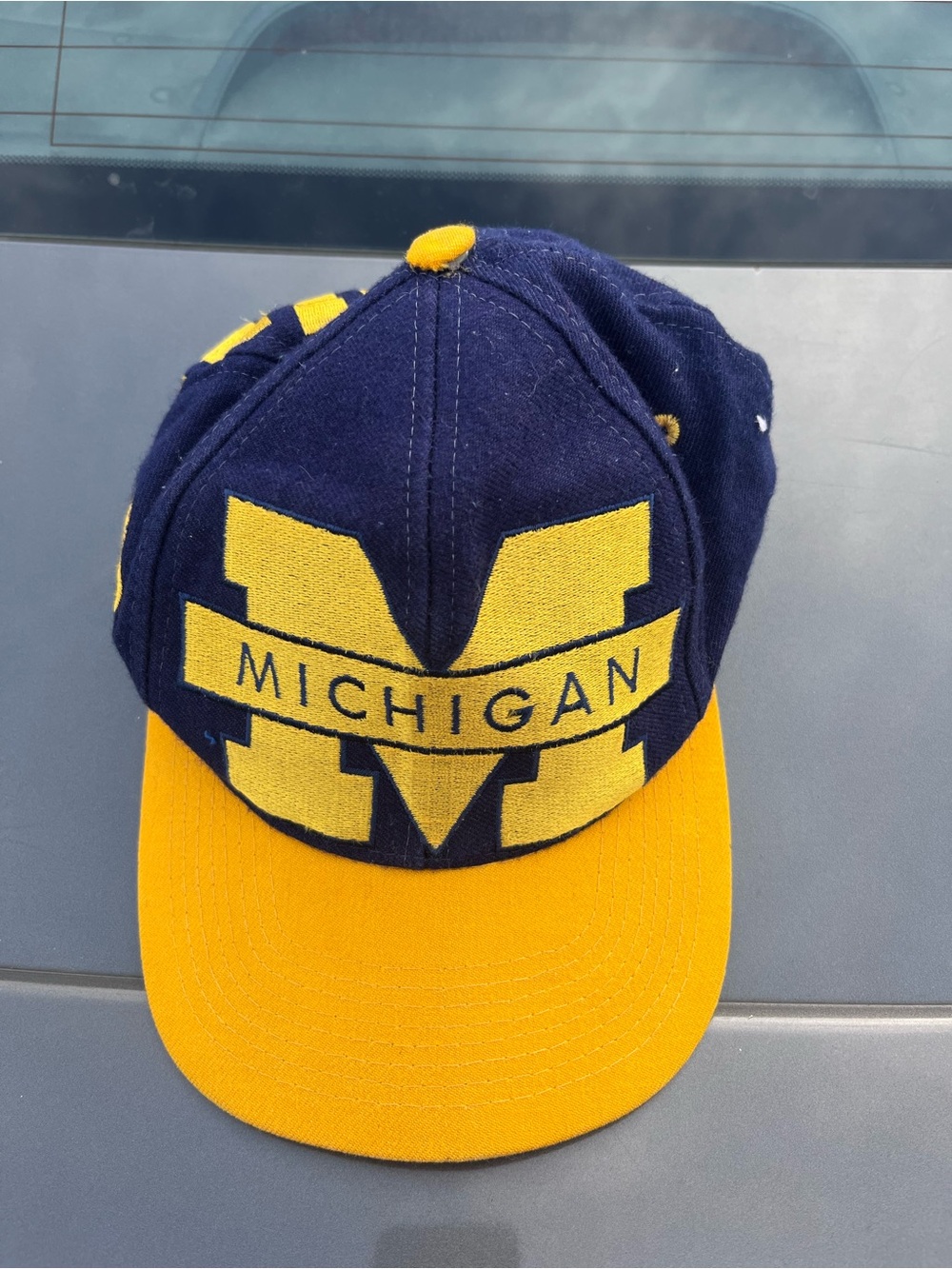 Michigan Wolverines logo athletic men’s caps